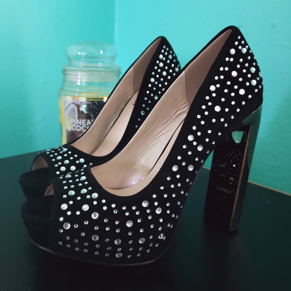 NWT🎉 Peep toe rhinestone pumps